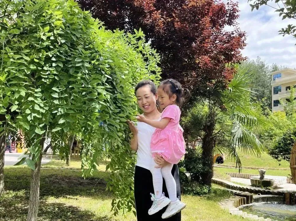 聪明的女孩在学校学新知识_聪明的女孩在学校学新知识_聪明的女孩在学校学新知识