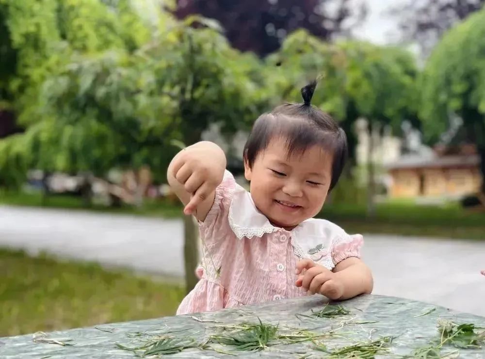 聪明的女孩在学校学新知识_聪明的女孩在学校学新知识_聪明的女孩在学校学新知识