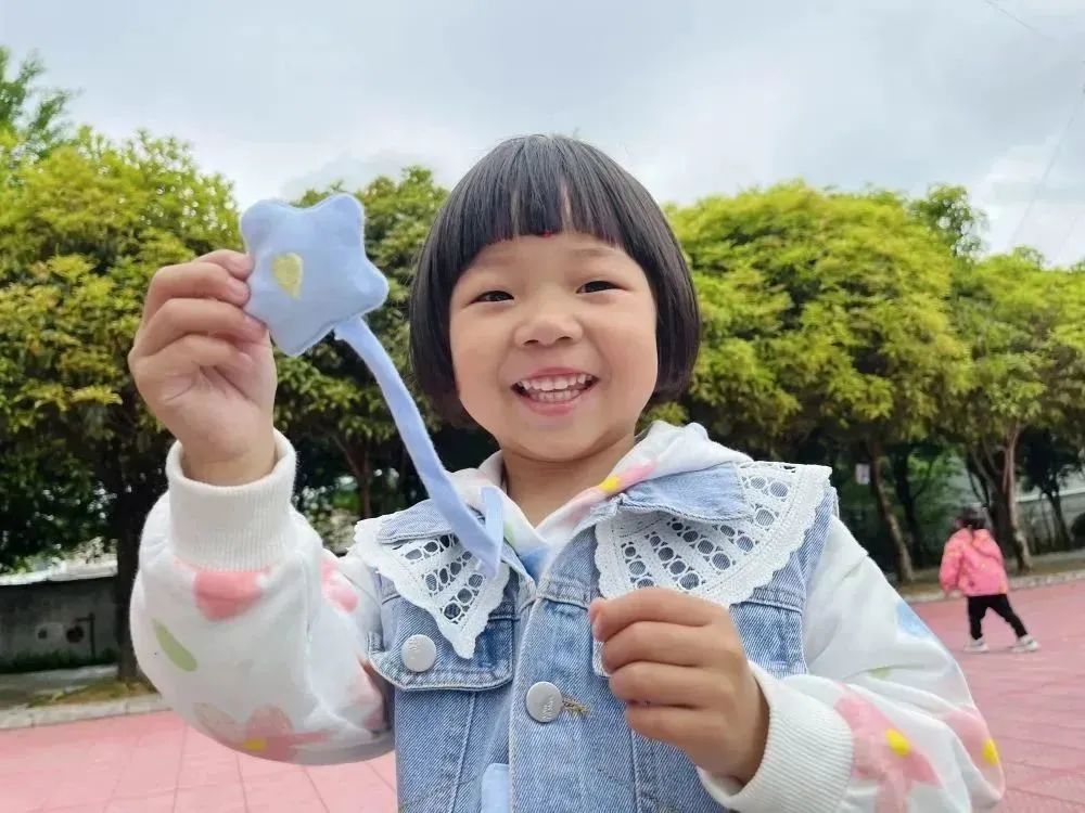 聪明的女孩在学校学新知识_聪明的女孩在学校学新知识_聪明的女孩在学校学新知识