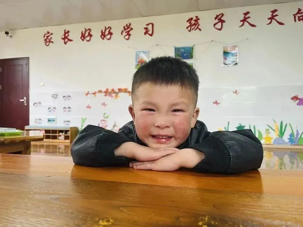 聪明的女孩在学校学新知识_聪明的女孩在学校学新知识_聪明的女孩在学校学新知识