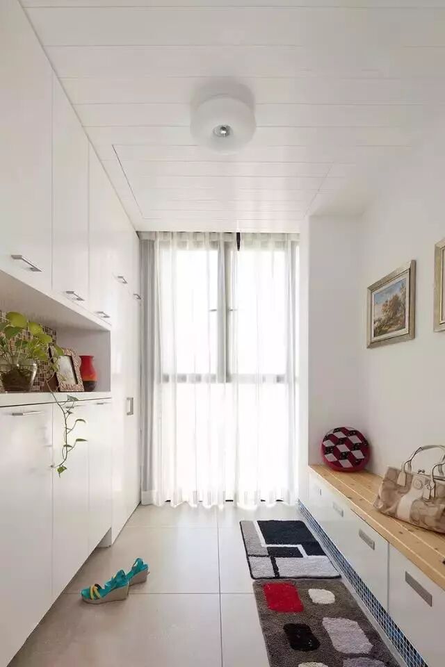 小户型玄关要做满收纳，再多鞋子也不怕塞不下~