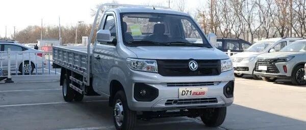 1.8米宽驾驶室 配10寸大屏 实拍东风小康D71PLUS/D72PLUS | 卡车之友网