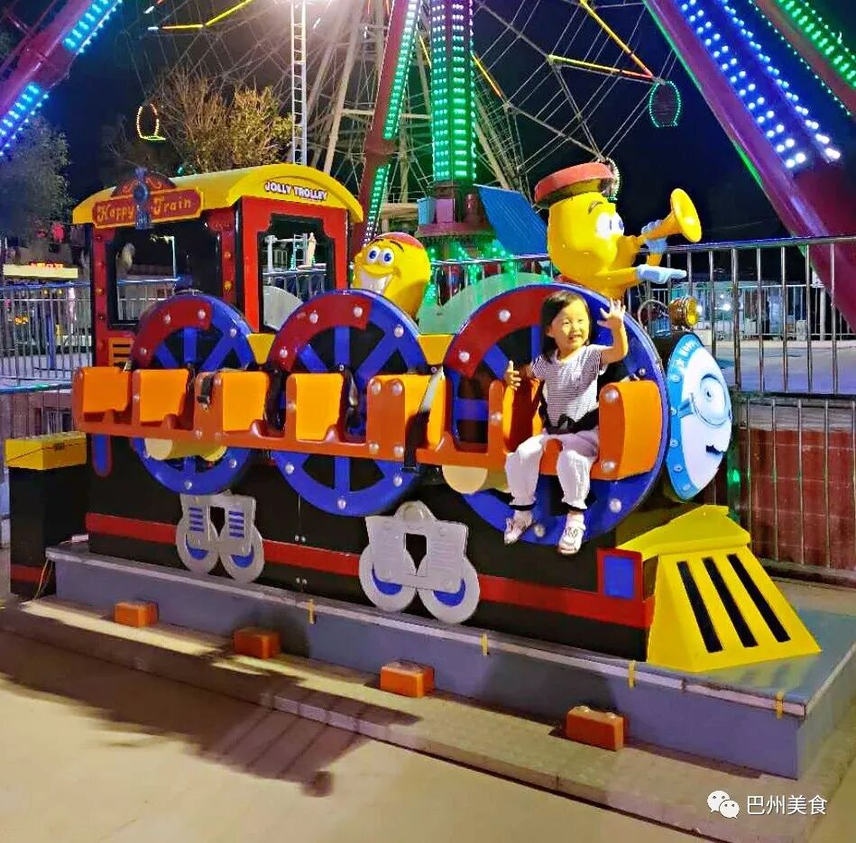 游乐场人坐在球里往上抛_游乐园里有什么游乐项目_游乐园里都有啥项目