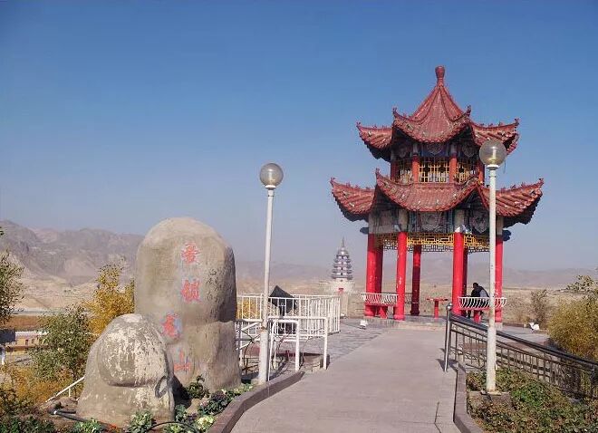 游乐场人坐在球里往上抛_游乐园里都有啥项目_游乐园里有什么游乐项目