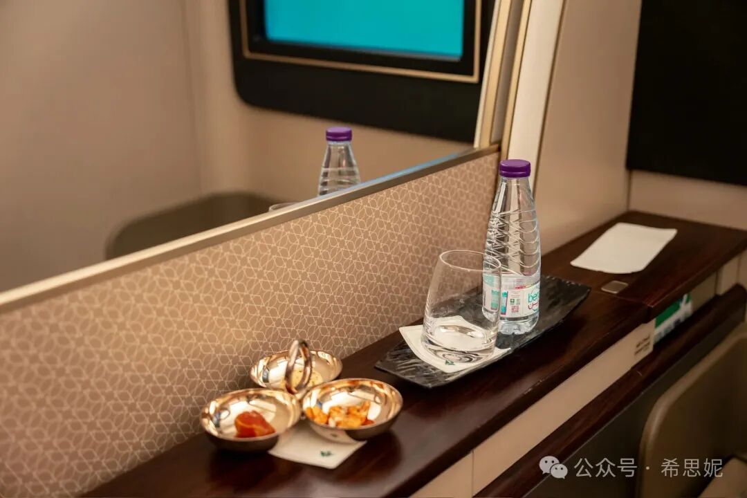 沙特航空头等舱吉达直飞洛杉矶16小时：升舱1300美金，餐食惊艳WiFi故障