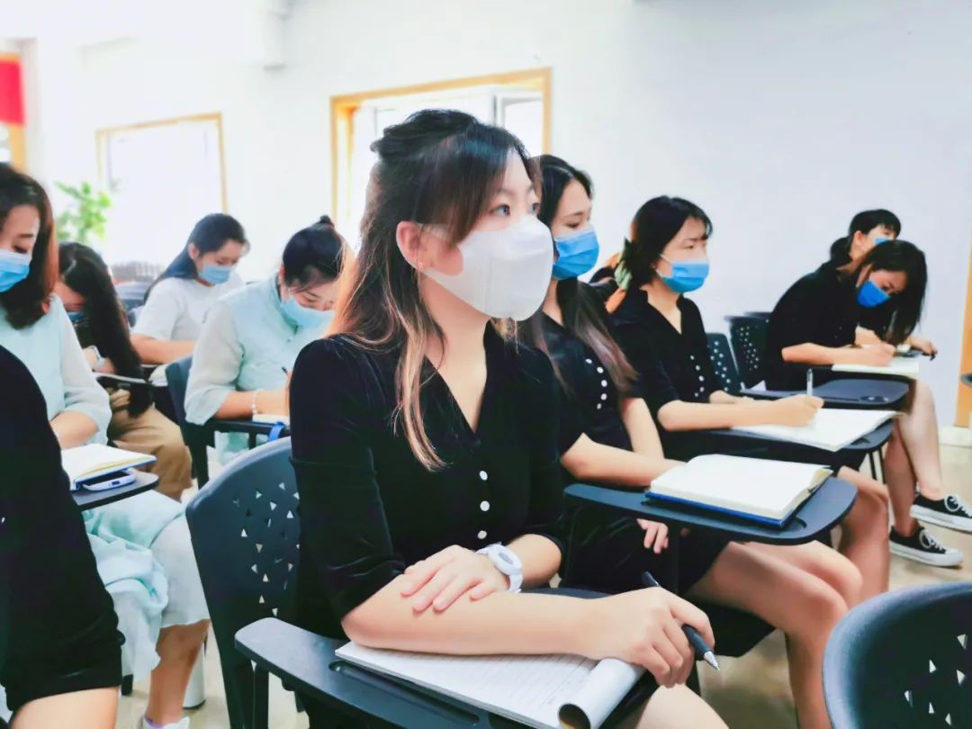 陈思思古筝艺校——学校疫情防控培训讲座