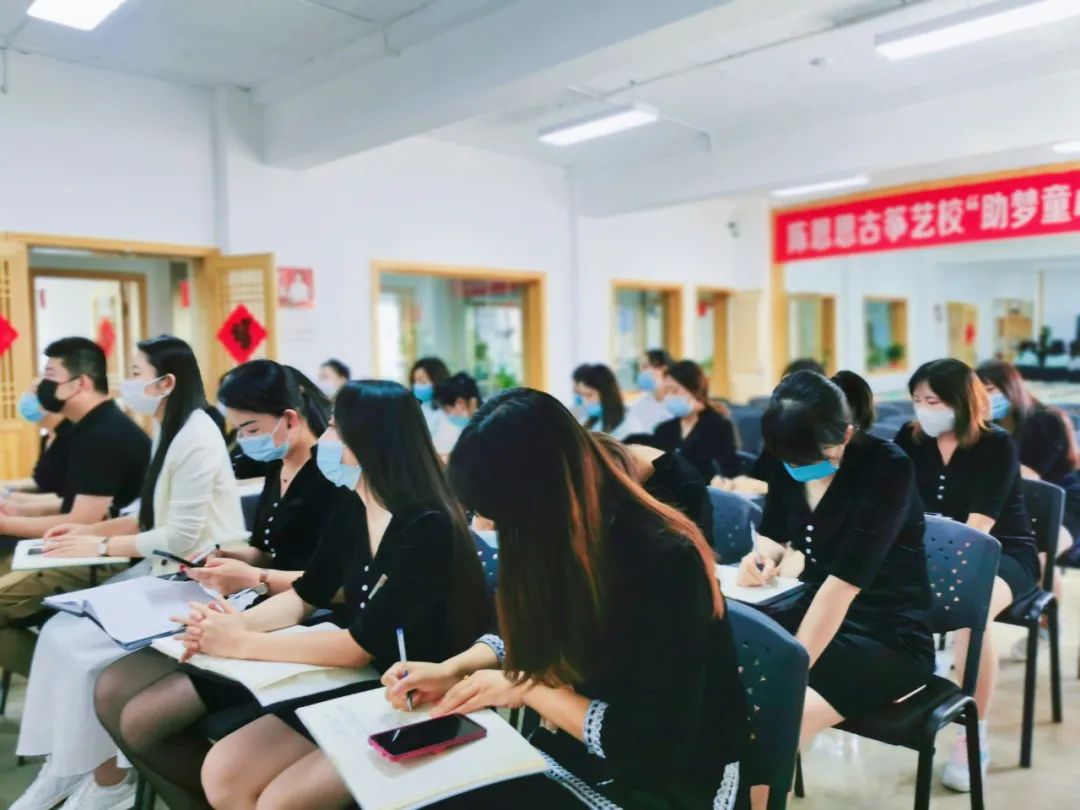 陈思思古筝艺校——学校疫情防控培训讲座