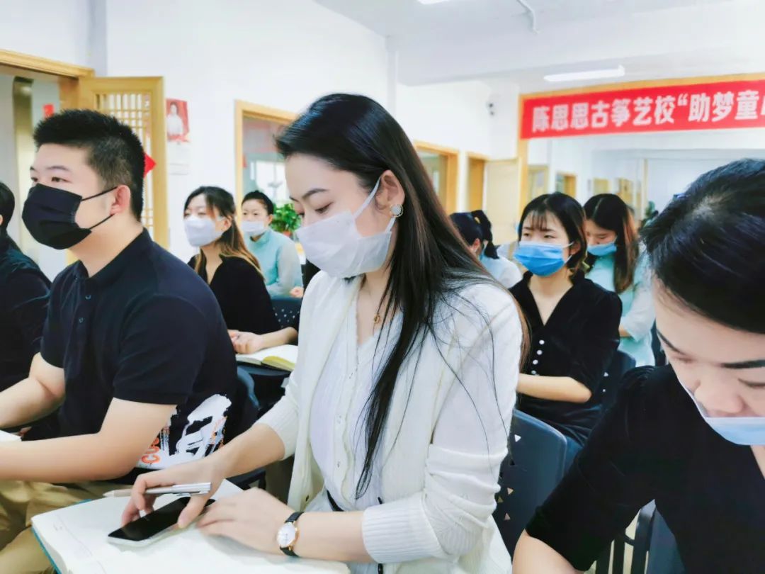 陈思思古筝艺校——学校疫情防控培训讲座