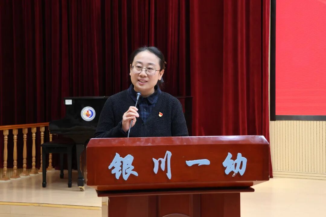 3名师代表发言 (1).JPG