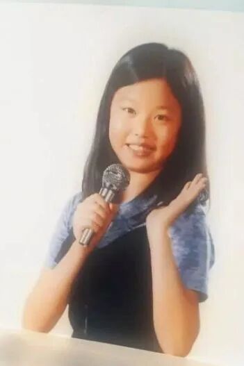 jennie的星味来自直角肩一耸肩就跌落神坛也是没谁了