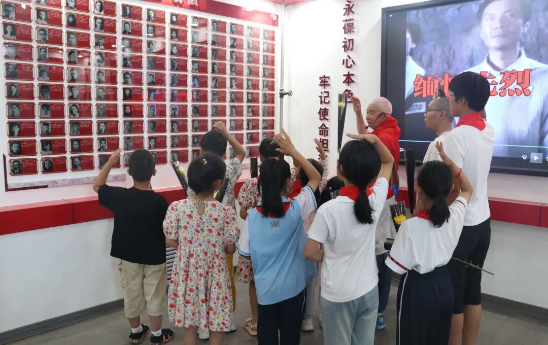 东营市河口区关工委开展"为爱同行,助力成长"青少年关爱周活动