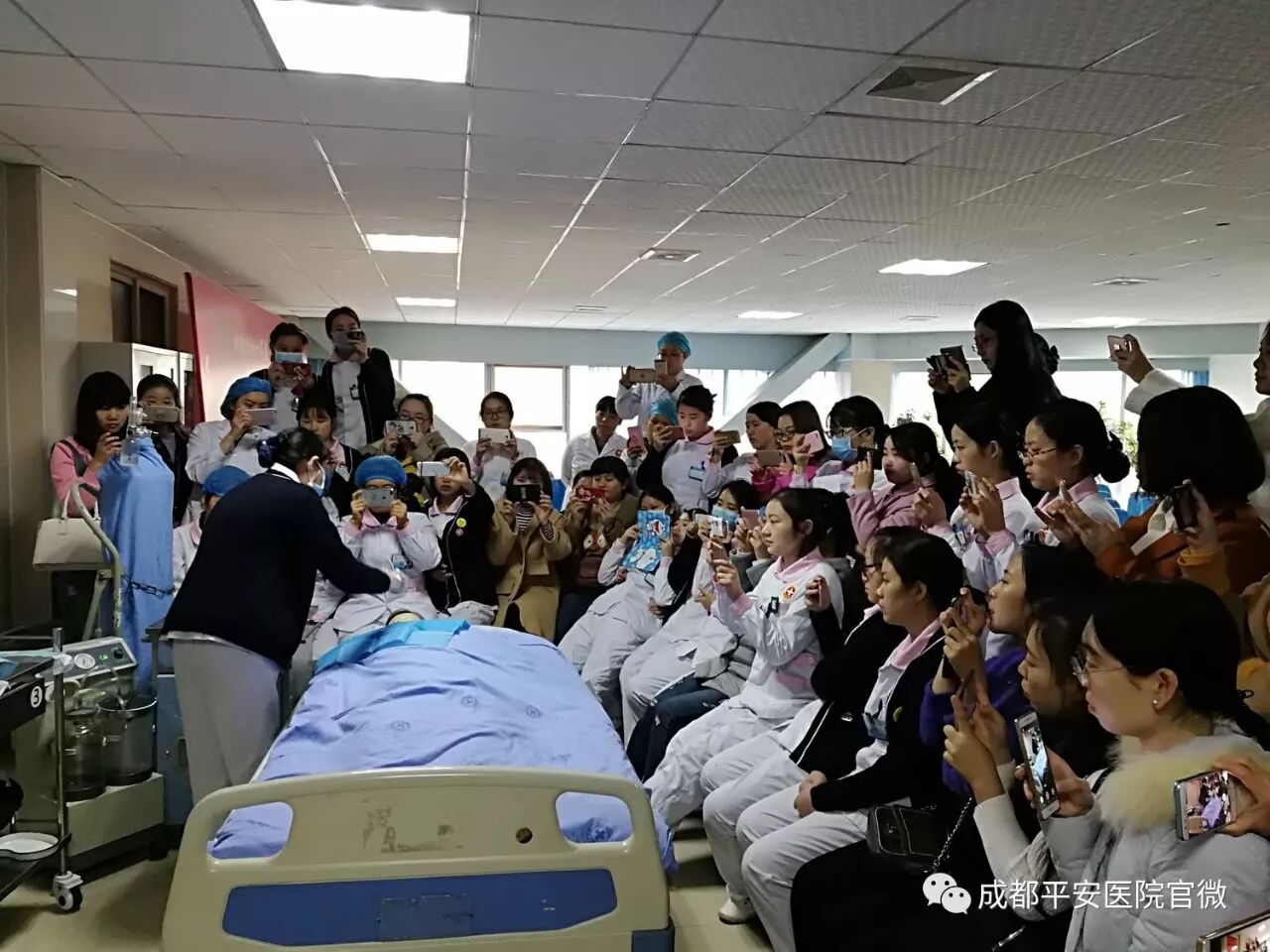 成都平安医院举行年终护理技能操作示教活动