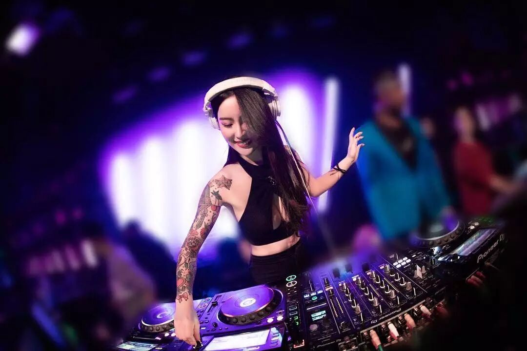 除了 SODA，這些胸器逼人的 DJ 小姐姐哪個頂得住？