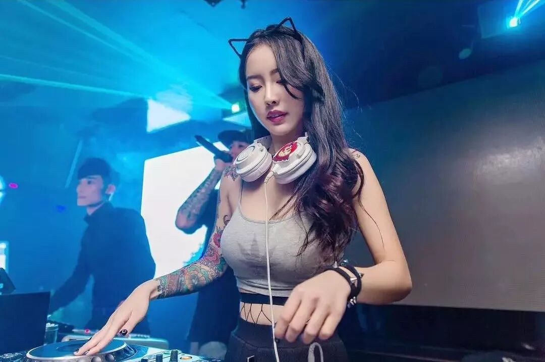 除了 SODA，這些胸器逼人的 DJ 小姐姐哪個頂得住？