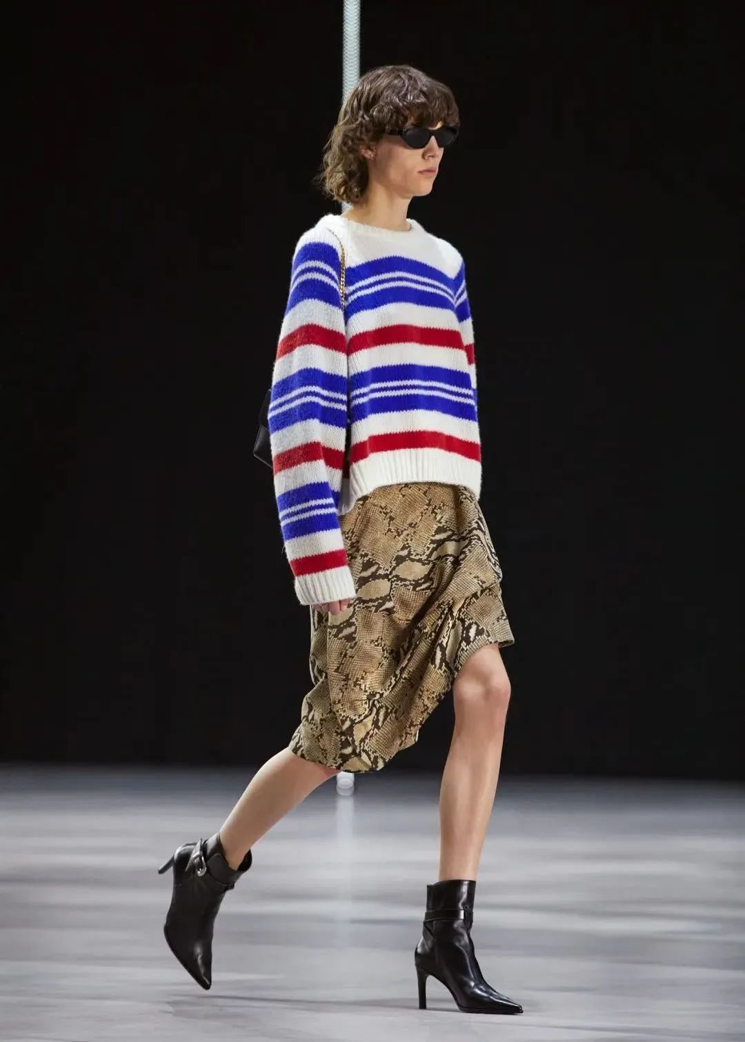 包含2023celine走秀的词条