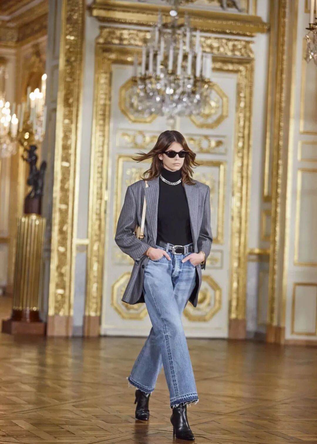 辣lisa化身hedigirl为celine走秀