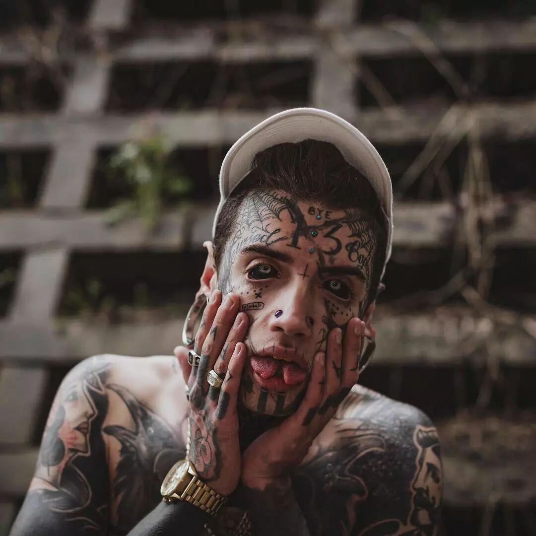 我 21 歲有 40 次身體改造，150 處紋身，你呢？