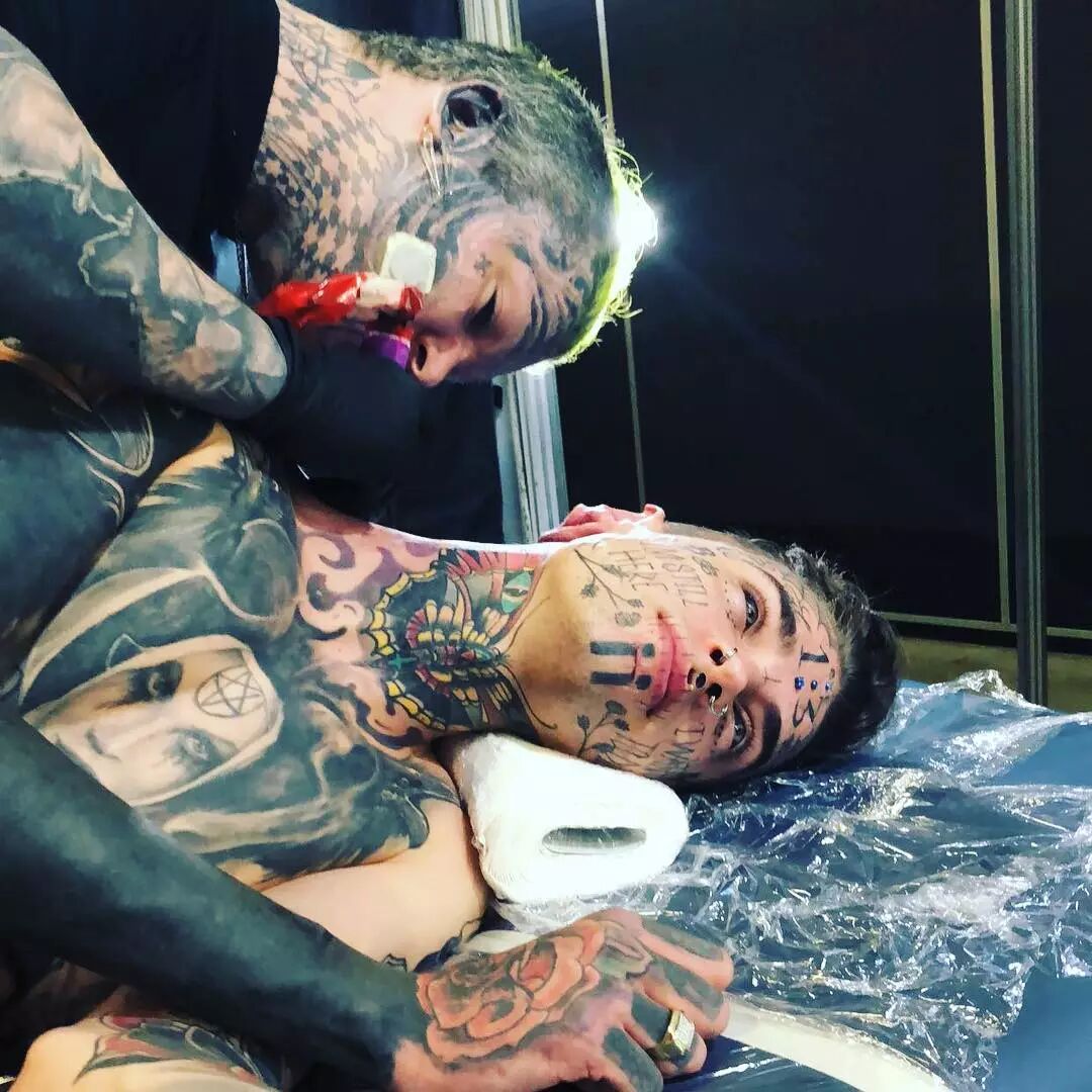 我 21 歲有 40 次身體改造，150 處紋身，你呢？