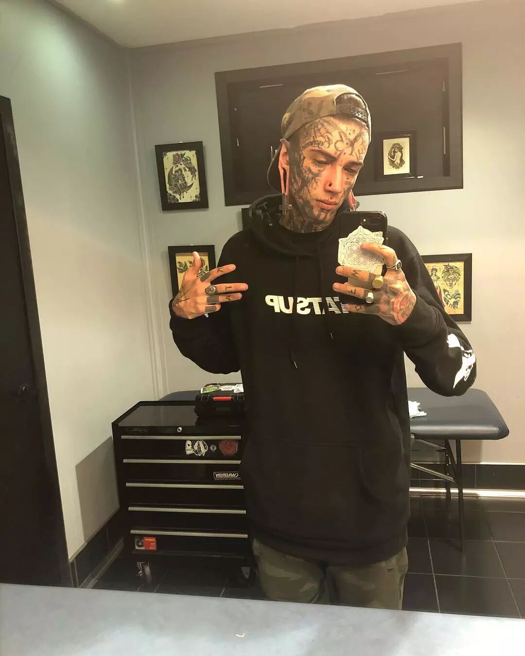 我 21 歲有 40 次身體改造，150 處紋身，你呢？