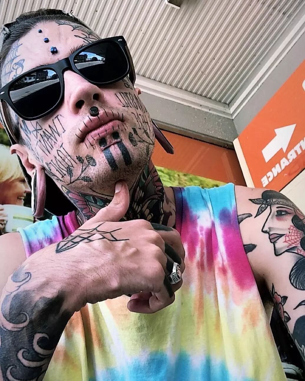 我 21 歲有 40 次身體改造，150 處紋身，你呢？