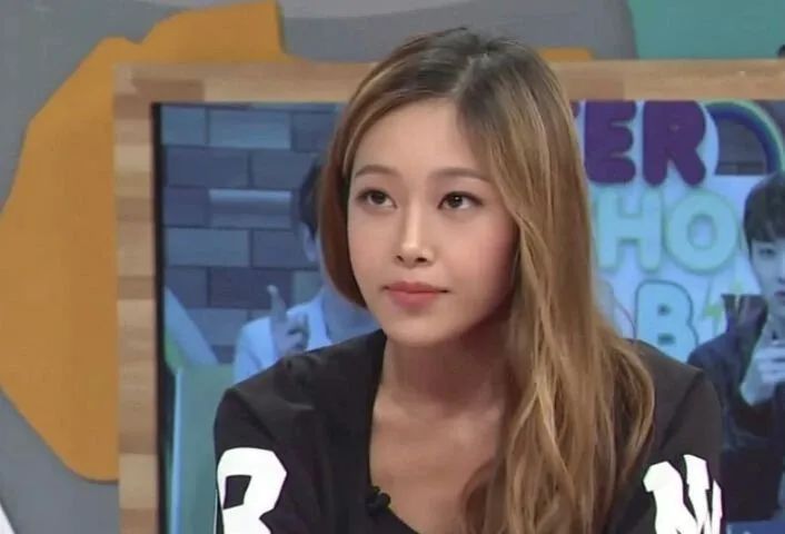凭火辣身材将泫雅挤下榜 “韩国最辣女rapper”有多野（组图） - 37