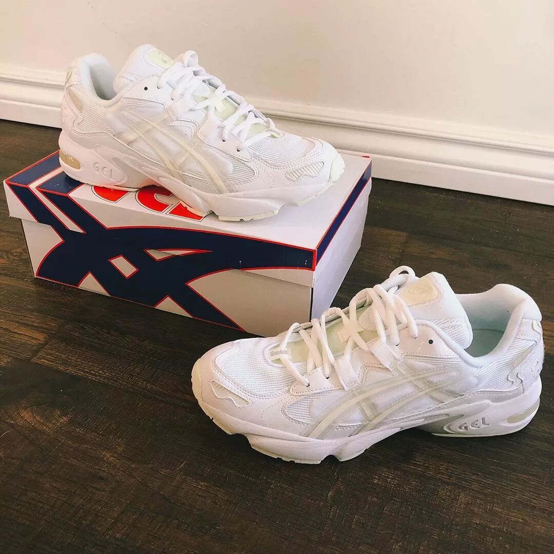 今夏 IG 上最火的 5 雙小白鞋，不用花大錢就能輕鬆買到而且還是泫雅同款？