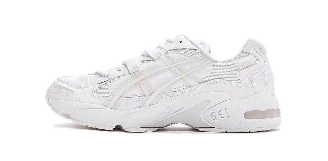 今夏 IG 上最火的 5 雙小白鞋，不用花大錢就能輕鬆買到而且還是泫雅同款？