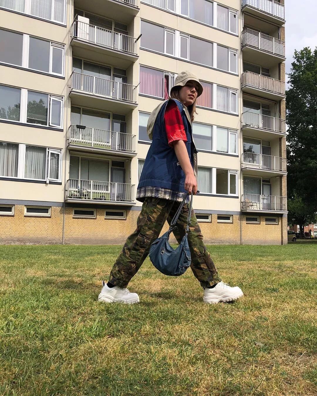 今夏 IG 上最火的 5 雙小白鞋，不用花大錢就能輕鬆買到而且還是泫雅同款？