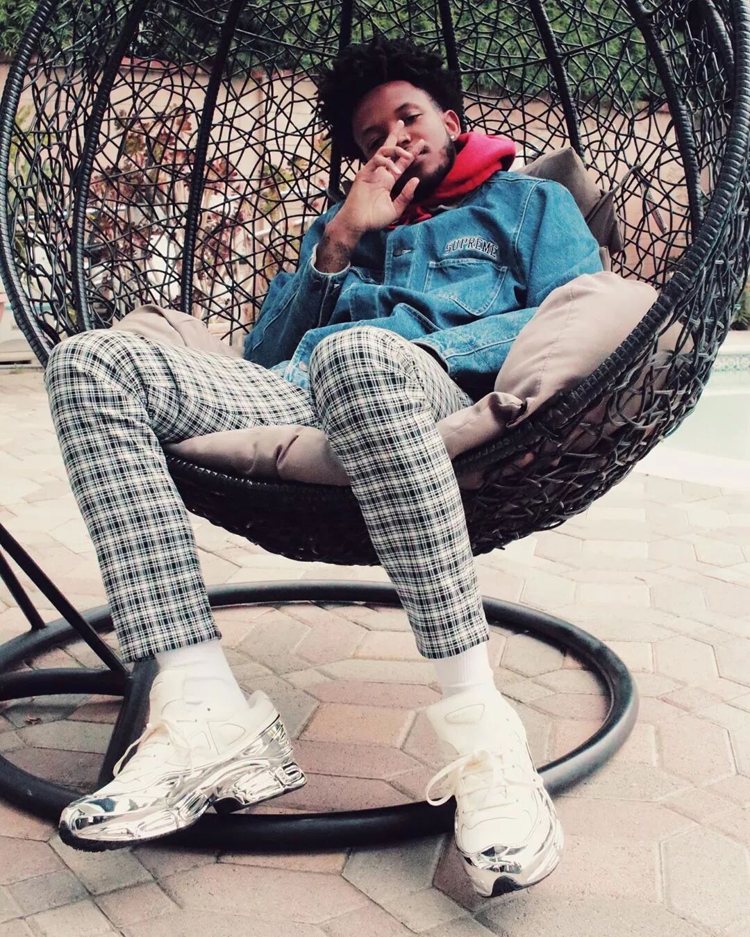 今夏 IG 上最火的 5 雙小白鞋，不用花大錢就能輕鬆買到而且還是泫雅同款？