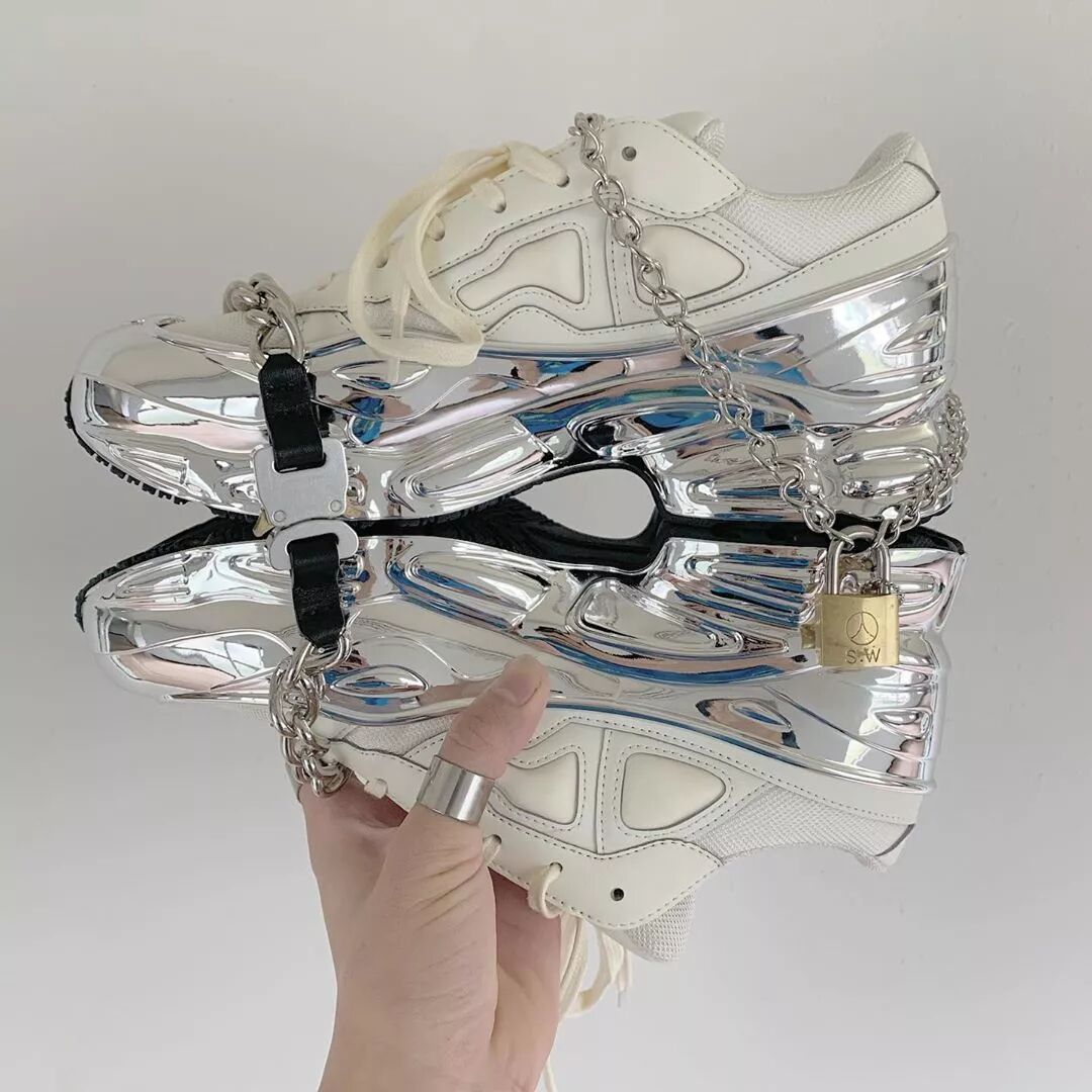 今夏 IG 上最火的 5 雙小白鞋，不用花大錢就能輕鬆買到而且還是泫雅同款？