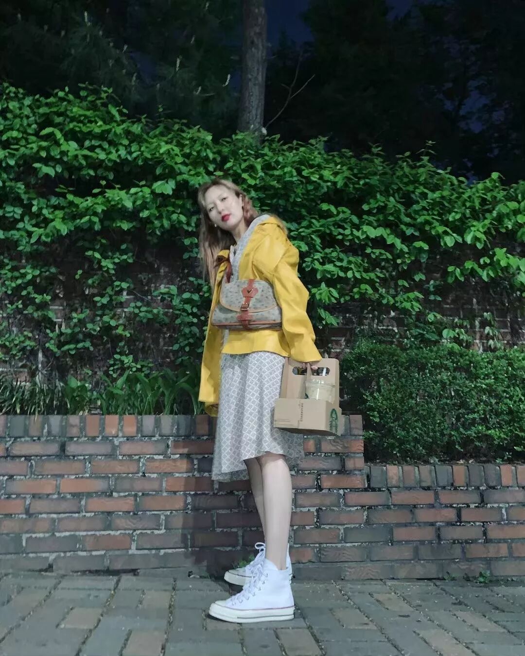 今夏 IG 上最火的 5 雙小白鞋，不用花大錢就能輕鬆買到而且還是泫雅同款？