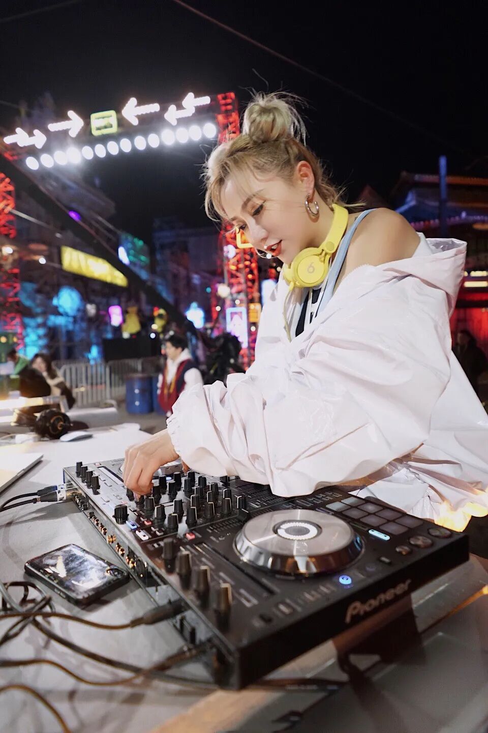 还在馋dj soda?《新说唱》御用女dj,身材实力秒杀"放歌王"!