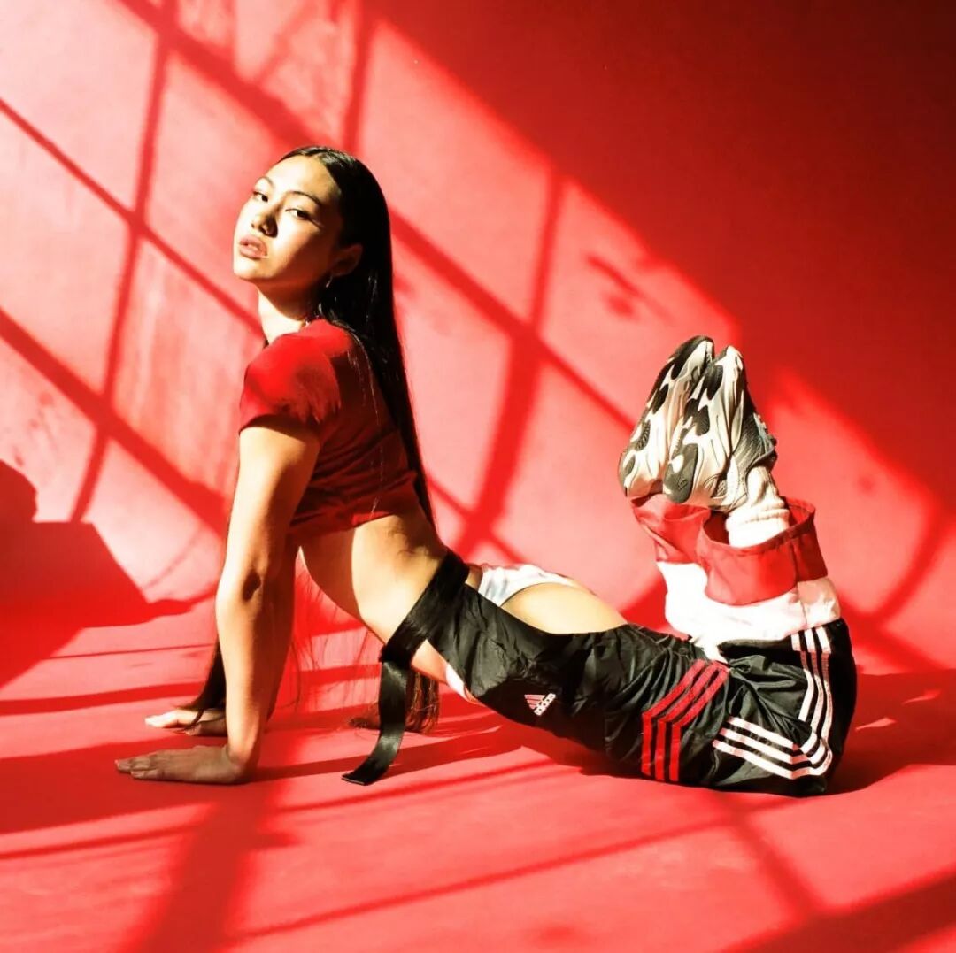 讓 Jennie、Kylie 剁手的舊衣服，是 Fuckboi 永遠不懂的無價之寶！