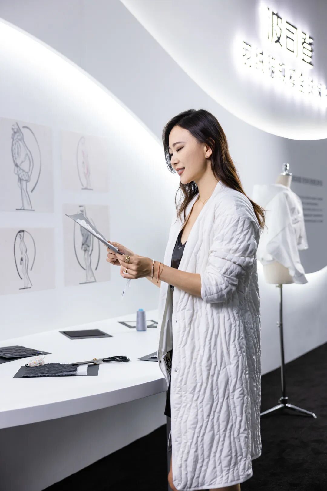 时尚芭莎时装主编兼minibazaar执行主编卫甜,嘉人ceo兼编辑总监孙赛赛