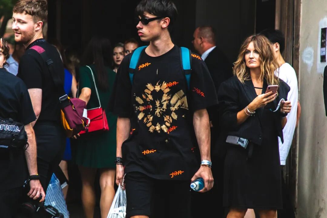 辞掉月薪三千的平面设计后，我的涂鸦成为了潮人穿在身上的logo