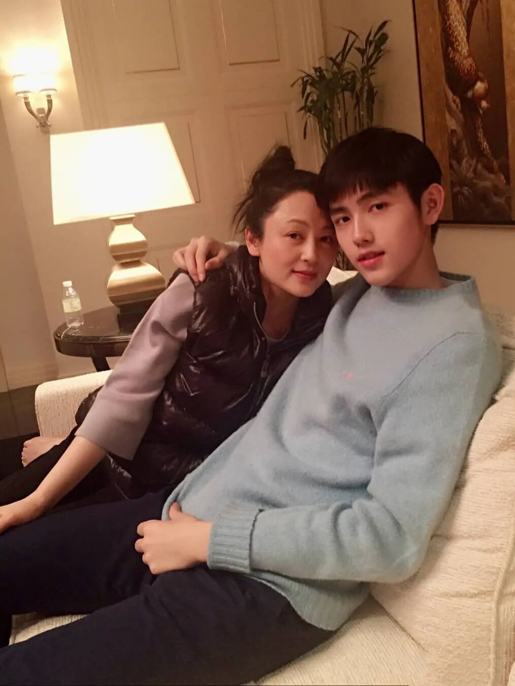 欧阳娜娜恋情曝光!"绯闻男友"还撞脸吴亦凡!网友:这对太甜了!