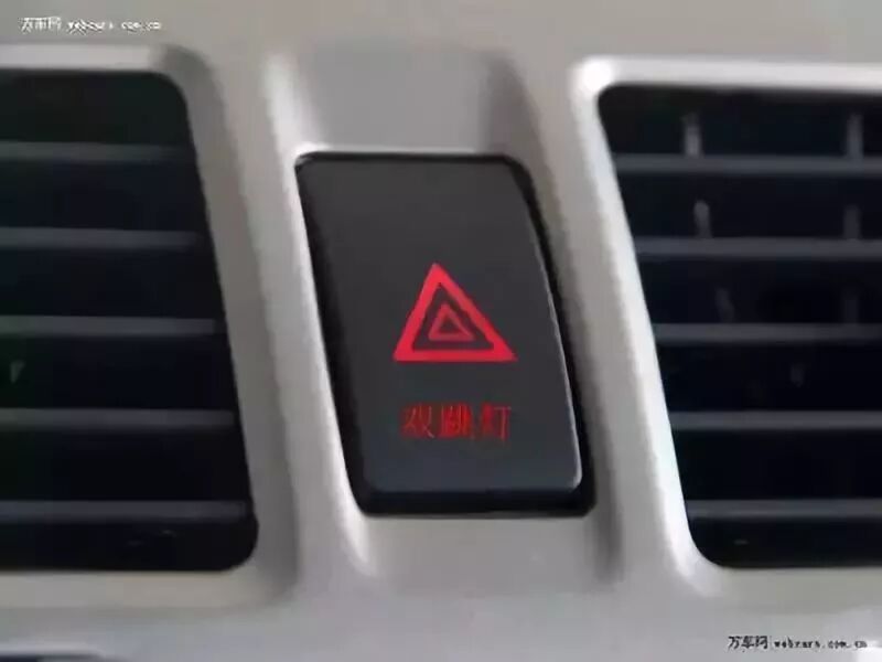 @全厚街车主,暴雨天千万千万别开双闪了!交警这样说…_ko车祸网