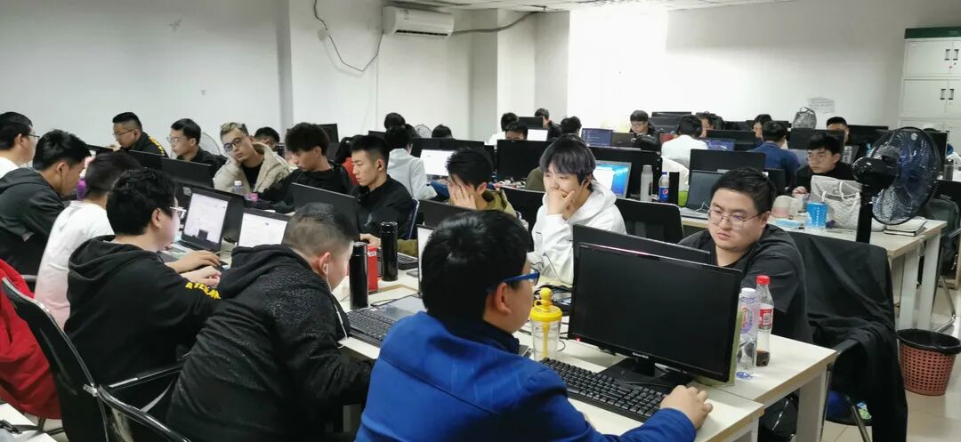 虽然不善言辞，但是最后还是入职码邻蜀，这个同学未来可期！