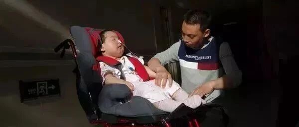 6岁女童被母亲钳掉牙齿、掰碎胳膊、喂猫粮：为人父母不用考试，有多可怕？