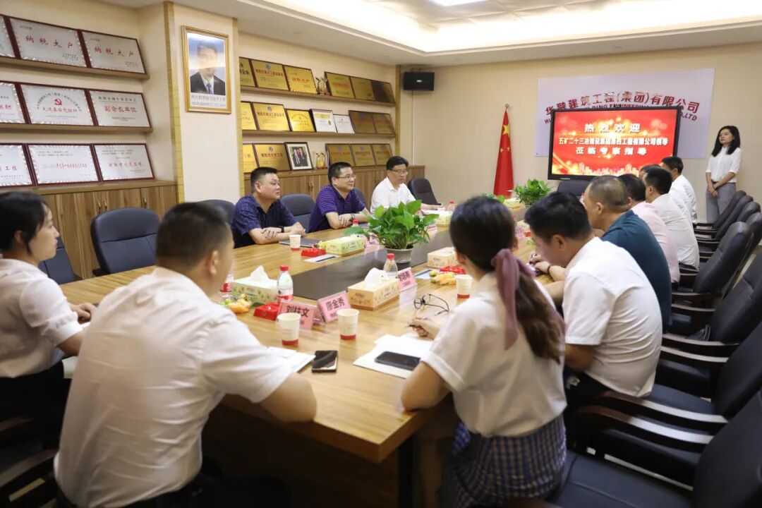 公司董事长,总经理刘嗣扬一行到我司进行洽谈交流,我司董事长蒋安荣