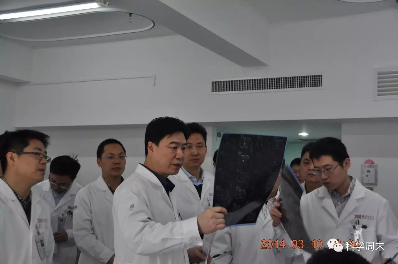 名医||301医院刘荣靠什么能带领团队完成千例机器人肝胆胰手术