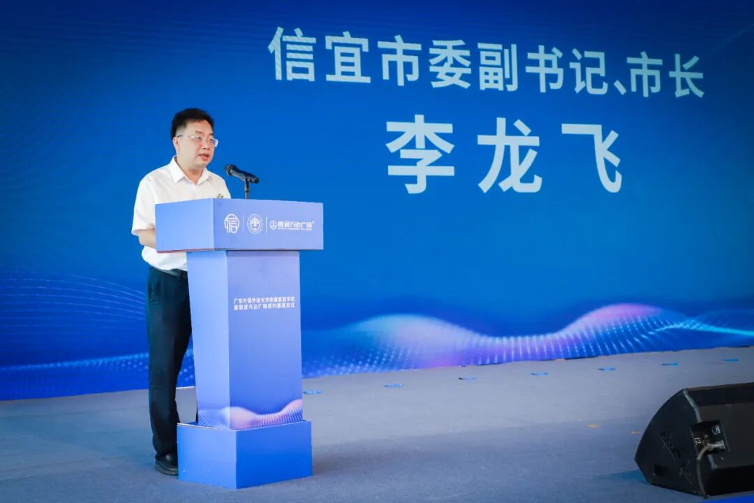 李龙飞强调,在玉都新区建设九年一贯制公办的广外附属信宜学校,是市委