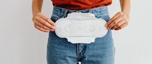 例假期间卫生巾多久换一次？