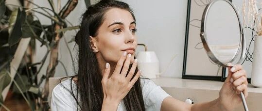 姨妈期脸上总是爆痘，究竟是怎么回事儿？