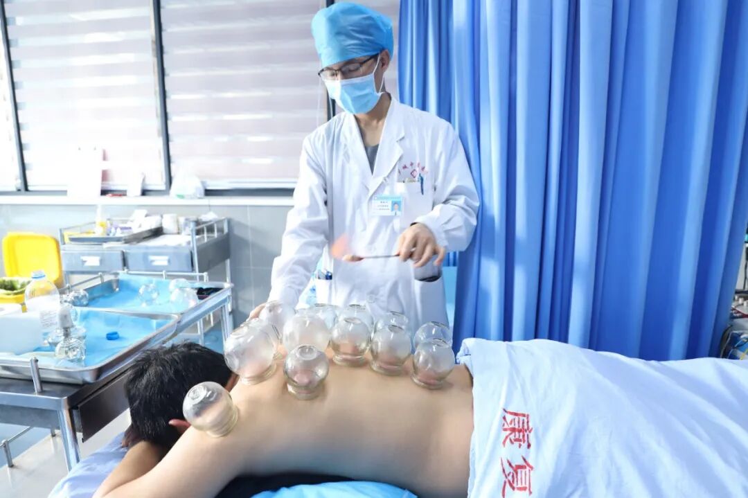 中医熨烫怎么中医特色熨烫，几十味中药融合，巧治常见病_https://www.jmylbn.com_新闻资讯_第9张