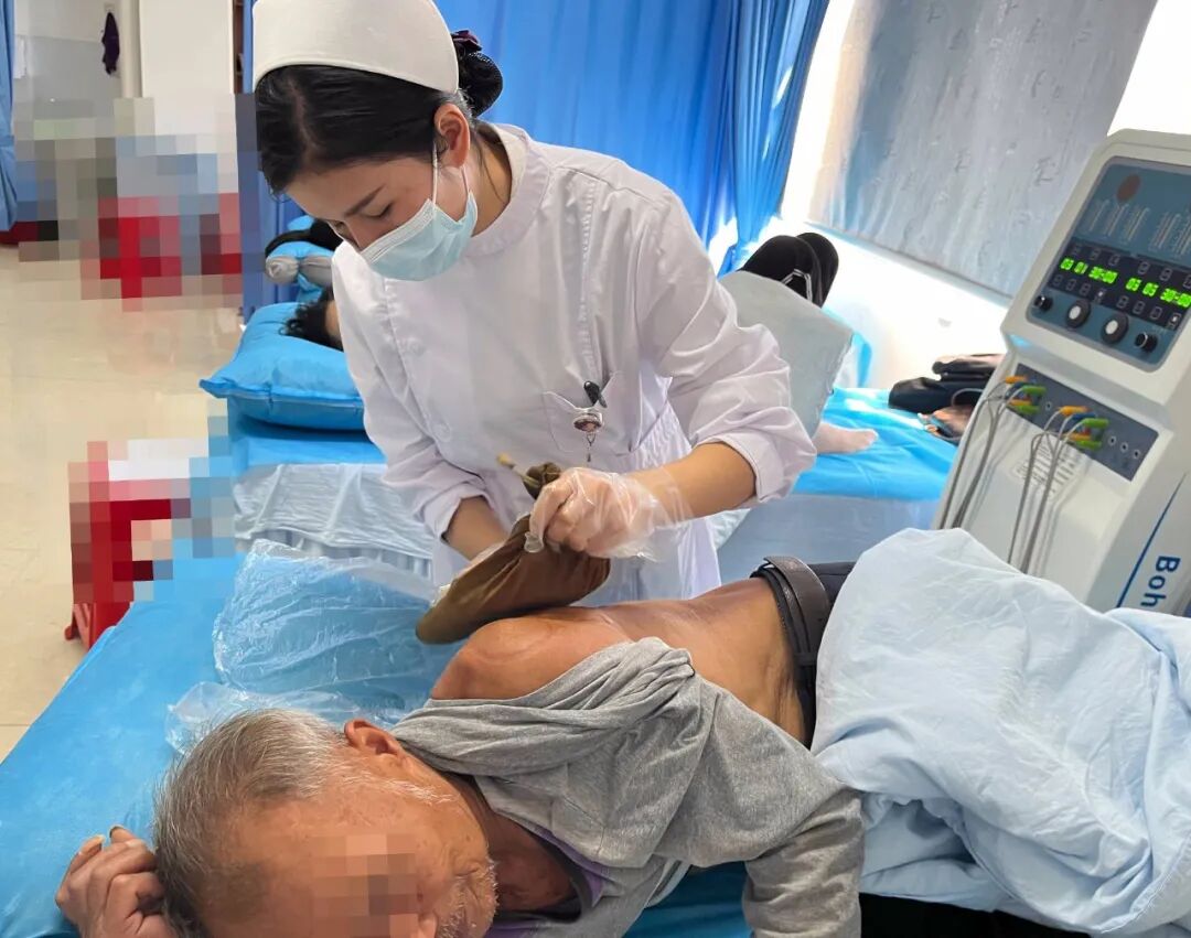 中医熨烫怎么中医特色熨烫，几十味中药融合，巧治常见病_https://www.jmylbn.com_新闻资讯_第6张