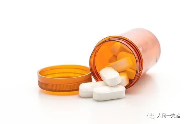 阿奇霉素不能随便吃，提醒：服用阿奇霉素时，尽量避开3种药物