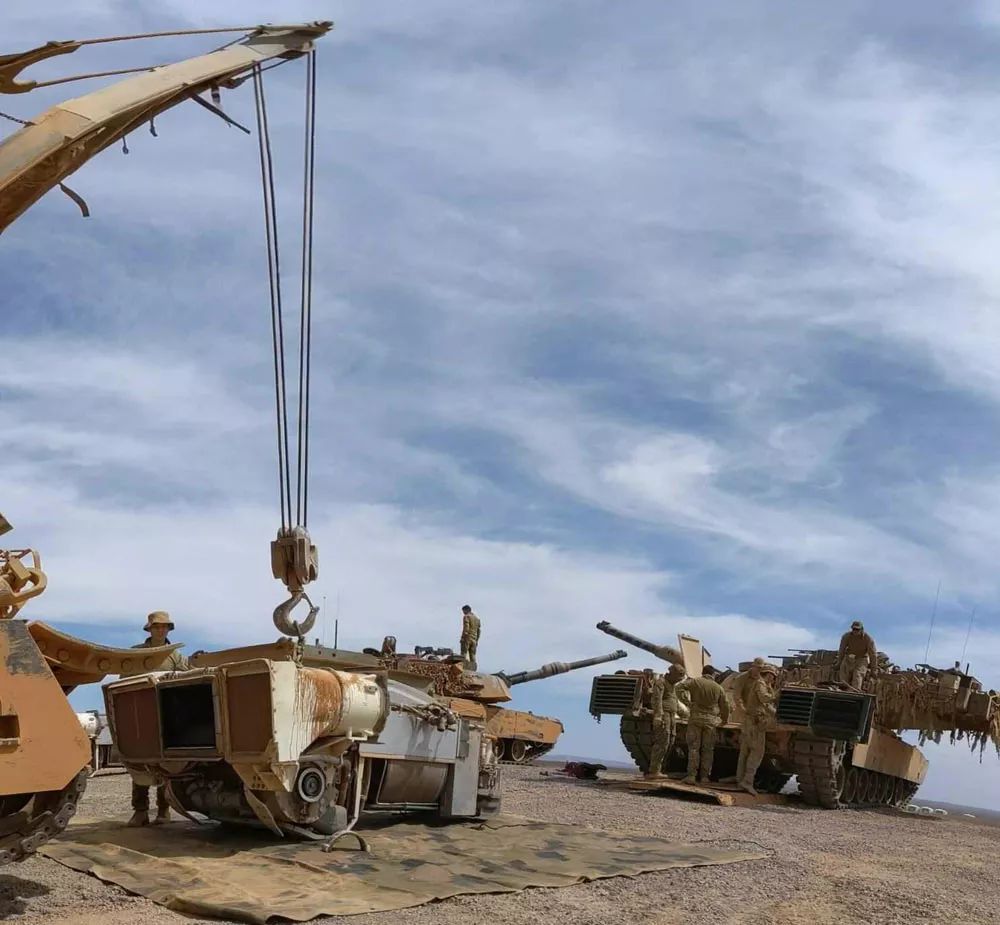 澳大利亚M1A1主战坦克亮相演习场 大疆无人机担任侦察任务