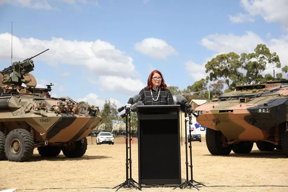 澳大利亚接收首辆“拳师犬”装甲车 211辆总价值超过50亿美元