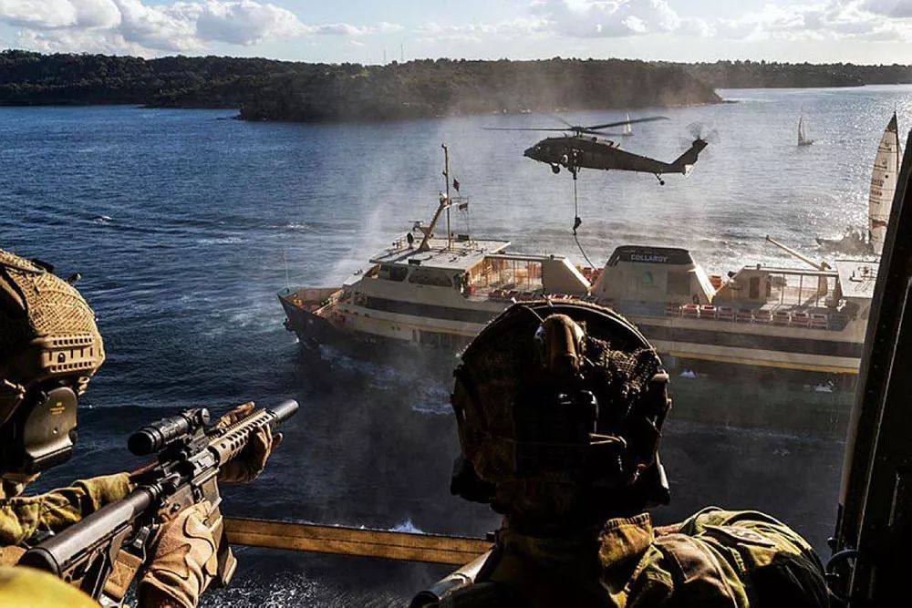 澳大利亚特种部队反恐演习 打击劫持渡轮匪徒 巡视墨尔本